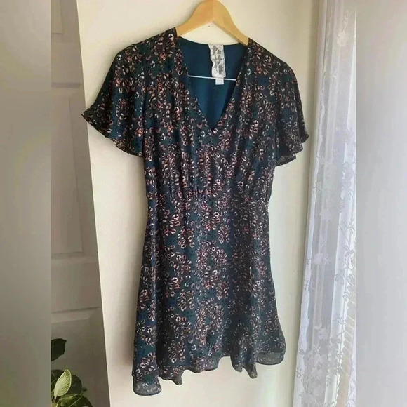 Sadie & Sage Floral Mini Flutter Short Sleeve Wrap V Neck Flowy Fit Flare Aline - Picture 1 of 5